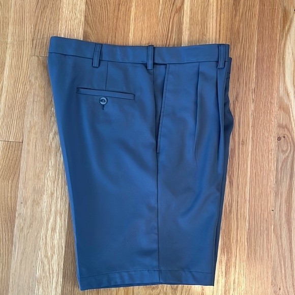 Haggar Men’s Coll 18 Pro Pleated Expandable Shorts - Picture 6 of 8